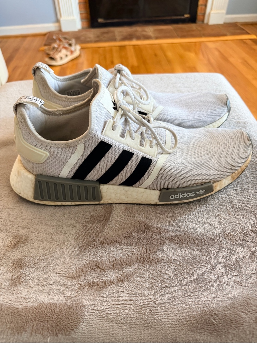 adidas NMD R1